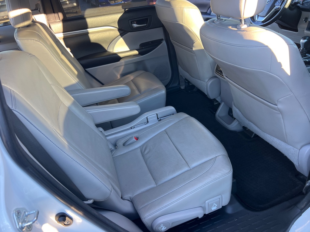 Photo 17 of this TOYOTA HIGHLANDER