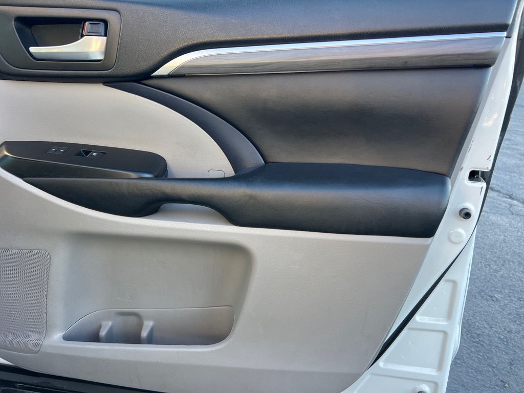 Photo 21 of this TOYOTA HIGHLANDER