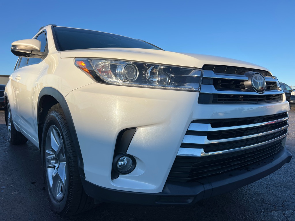 Photo 2 of this TOYOTA HIGHLANDER