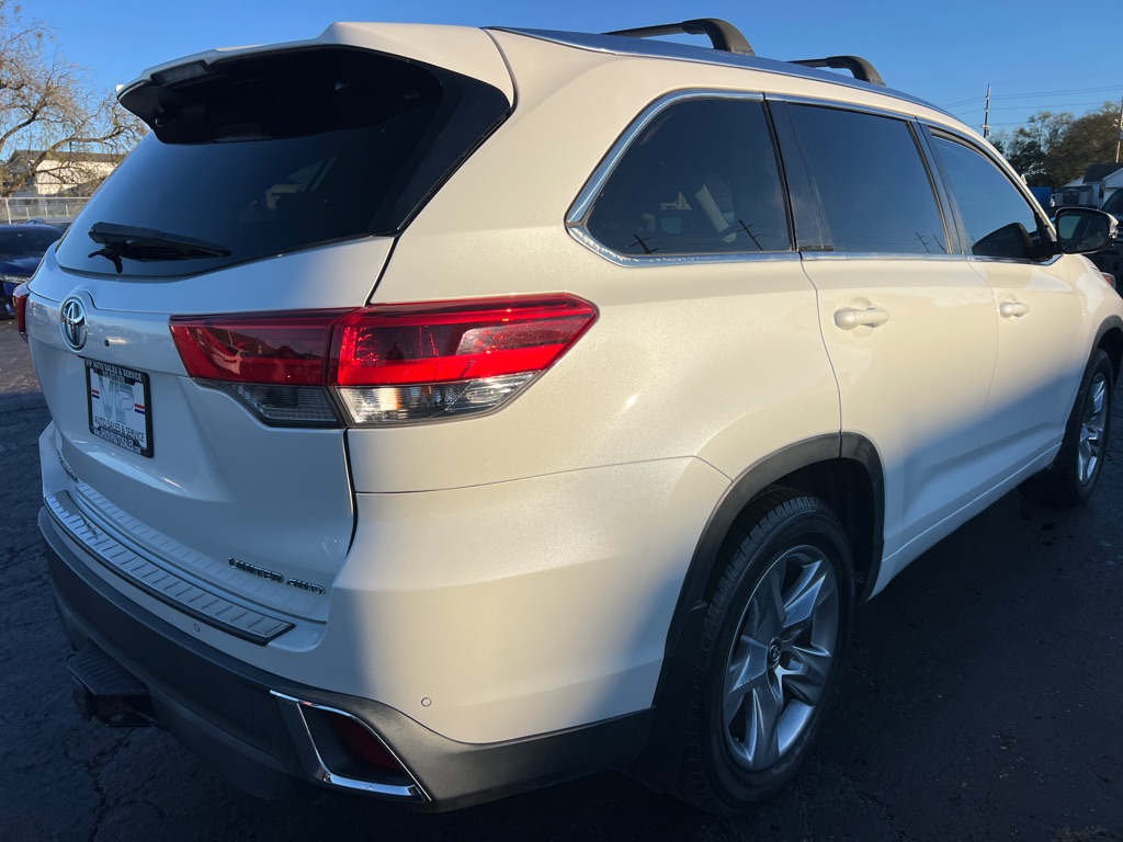 Photo 8 of this TOYOTA HIGHLANDER