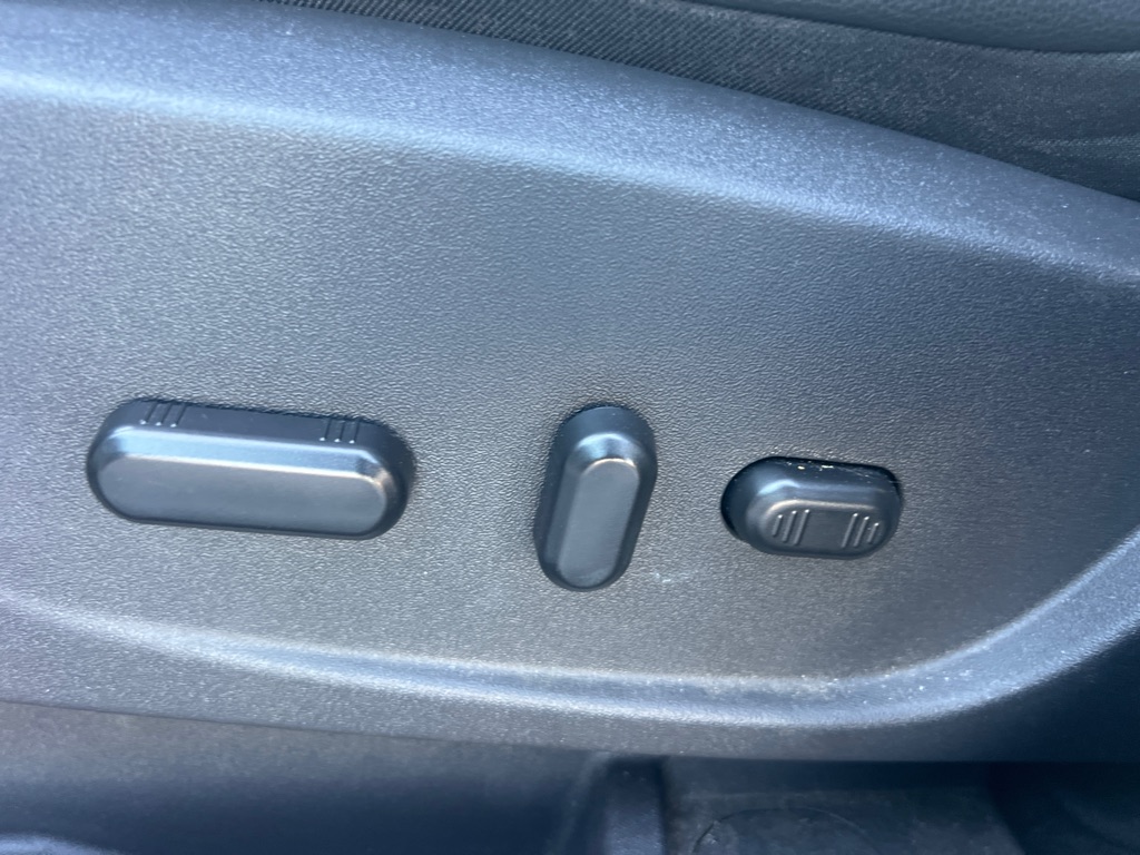 Photo 25 of this FORD C-MAX