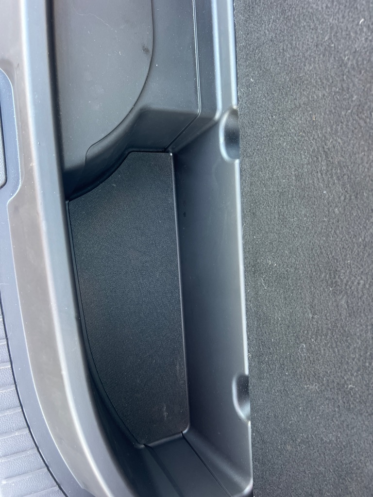 Photo 23 of this FORD C-MAX