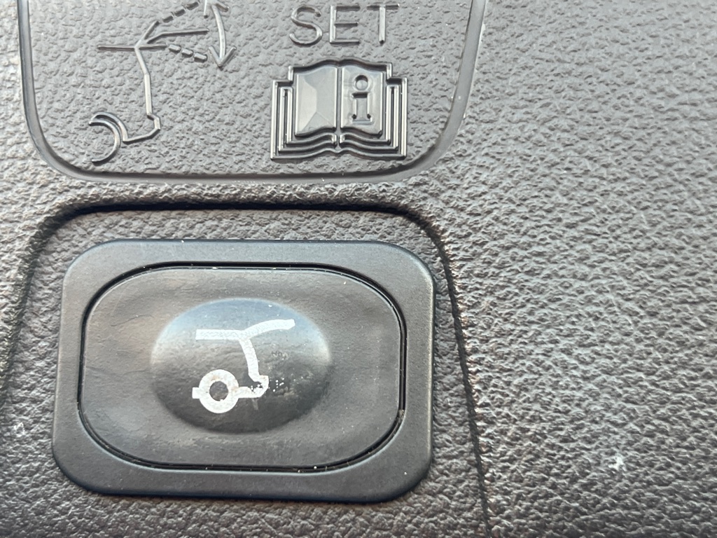 Photo 24 of this FORD C-MAX