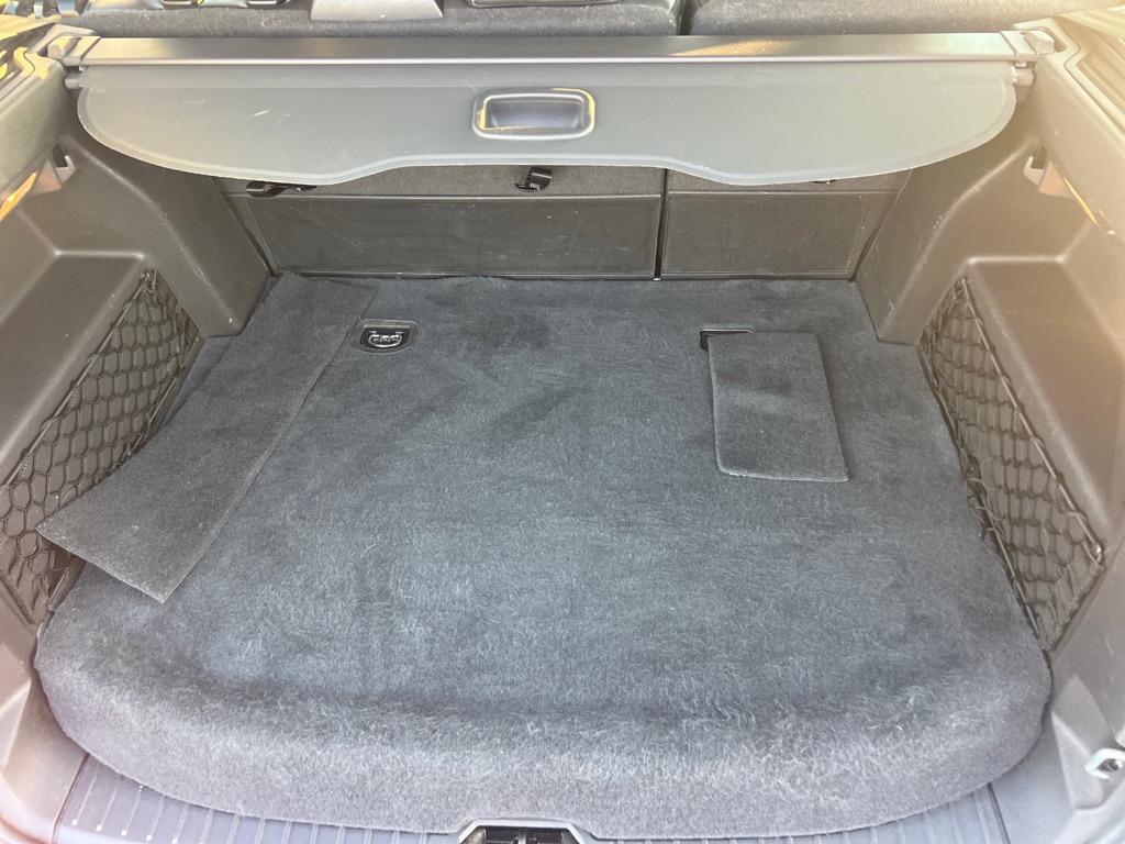 Photo 22 of this FORD C-MAX