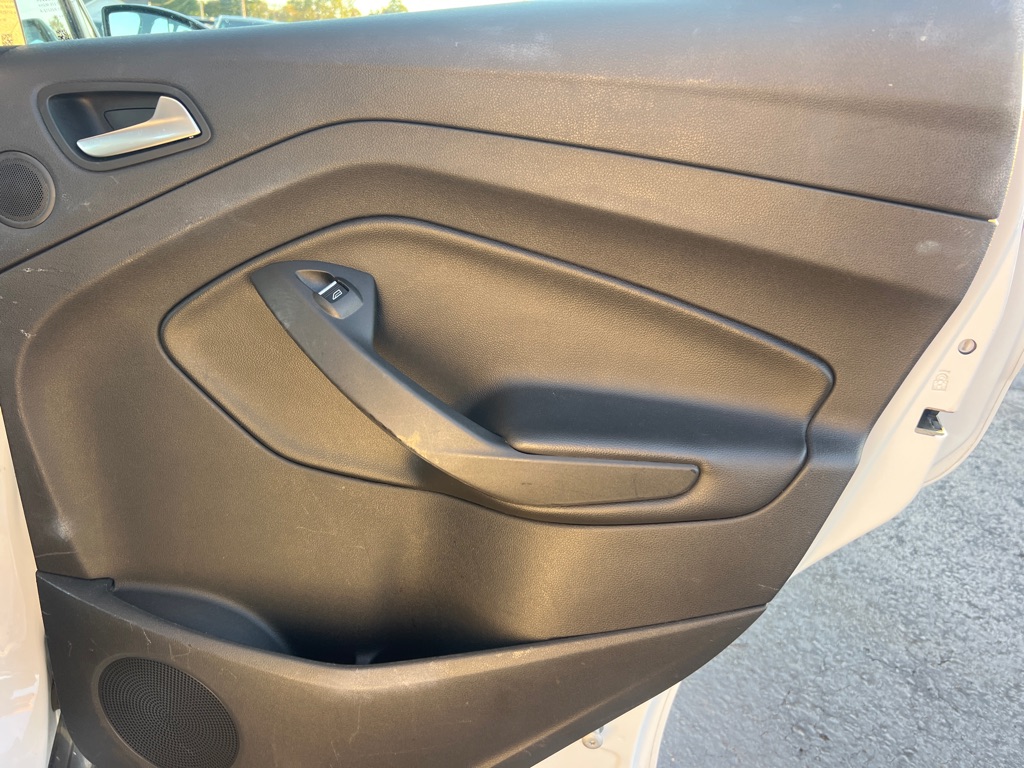 Photo 15 of this FORD C-MAX