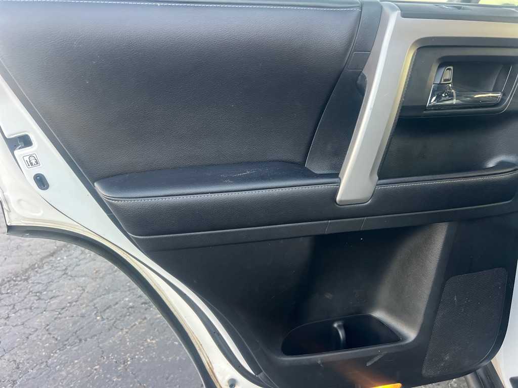 Photo 12 of this TOYOTA 4RUNNER
