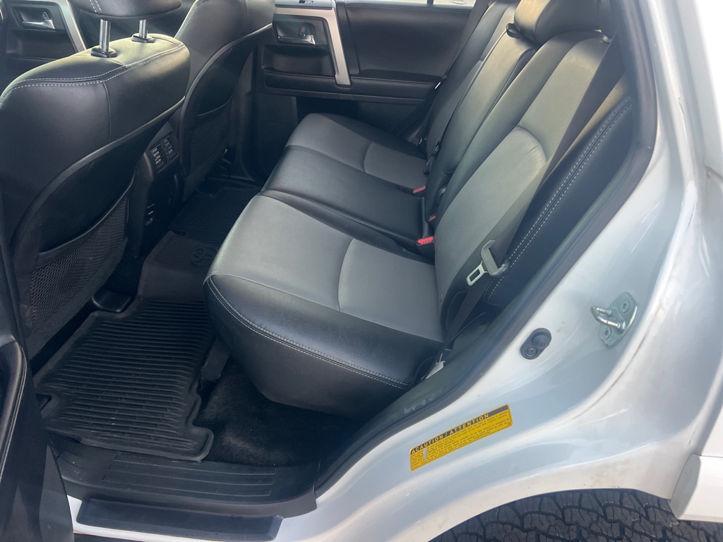 Photo 13 of this TOYOTA 4RUNNER