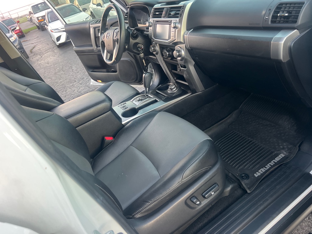 Photo 18 of this TOYOTA 4RUNNER