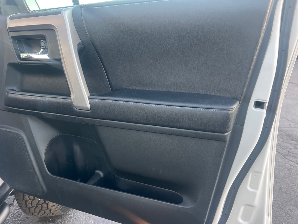 Photo 17 of this TOYOTA 4RUNNER