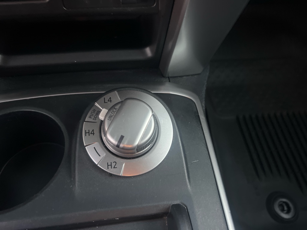 Photo 31 of this TOYOTA 4RUNNER