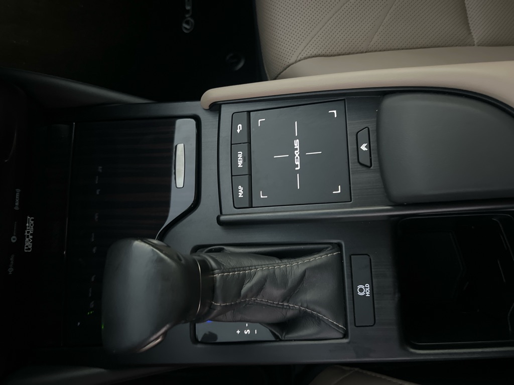 Photo 32 of this LEXUS ES 250