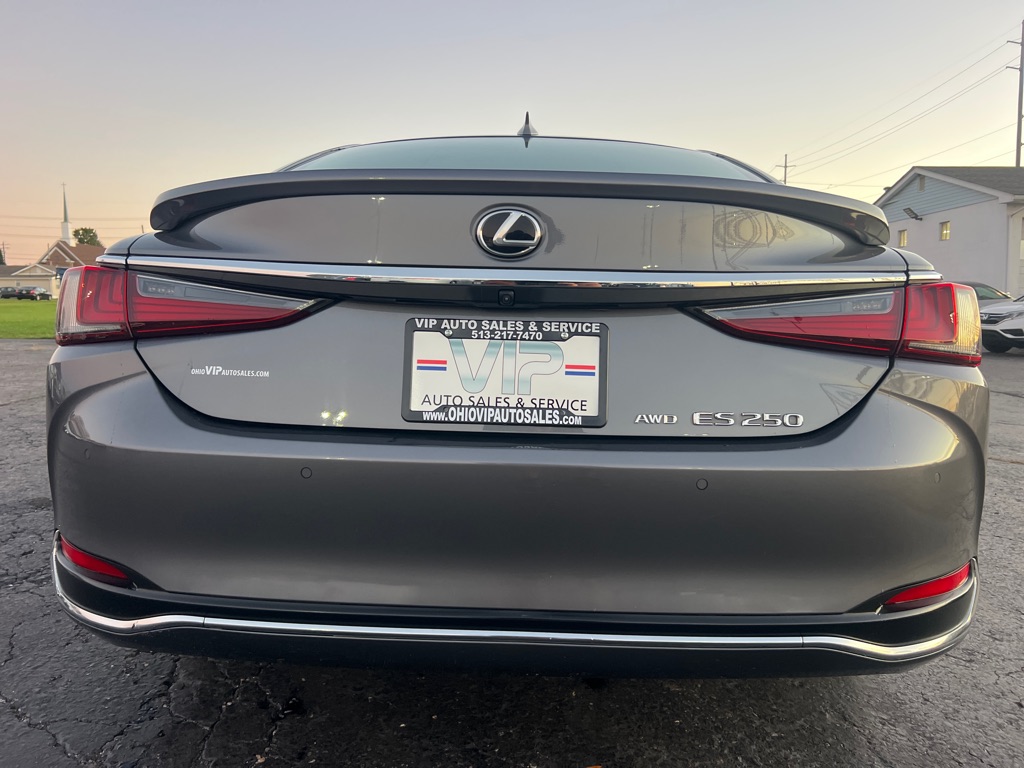 Photo 6 of this LEXUS ES 250
