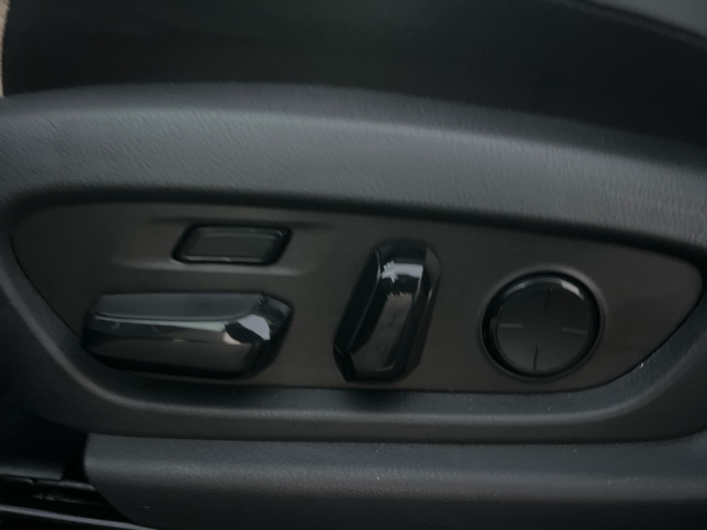 Photo 23 of this LEXUS ES 250