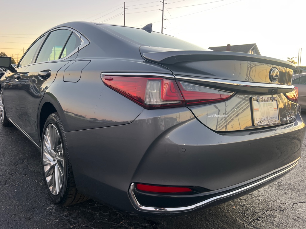 Photo 5 of this LEXUS ES 250