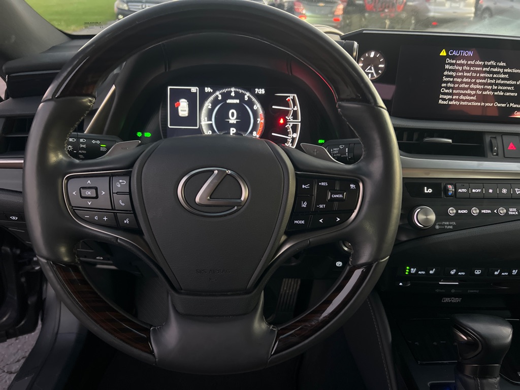 Photo 27 of this LEXUS ES 250