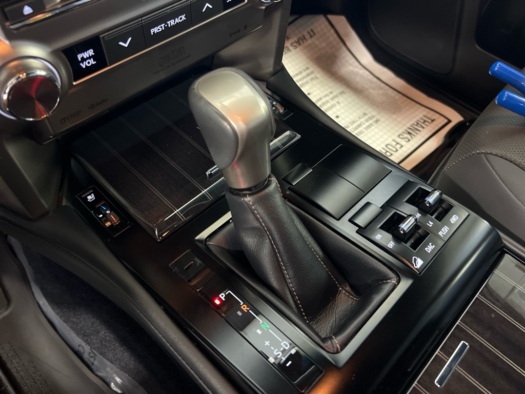 Photo 32 of this LEXUS GX 460