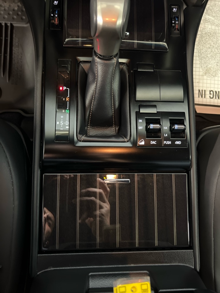 Photo 33 of this LEXUS GX 460