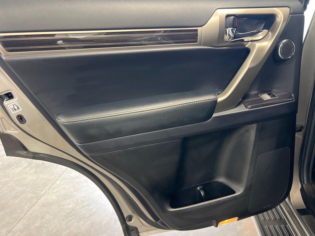 Photo 12 of this LEXUS GX 460