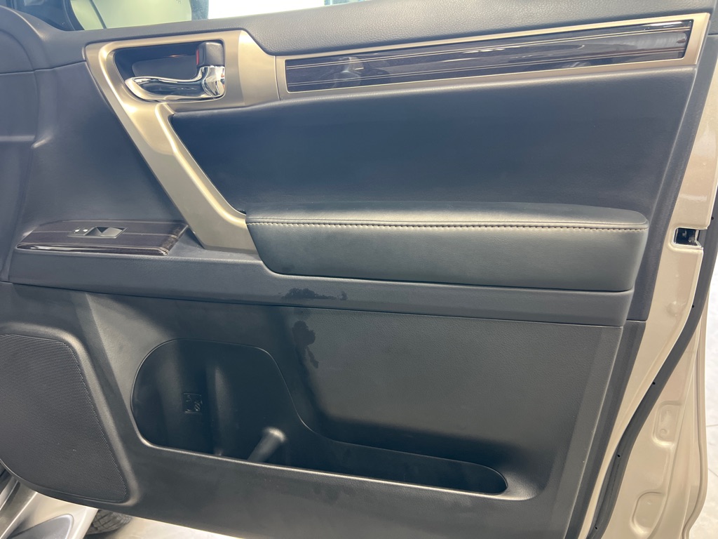 Photo 21 of this LEXUS GX 460