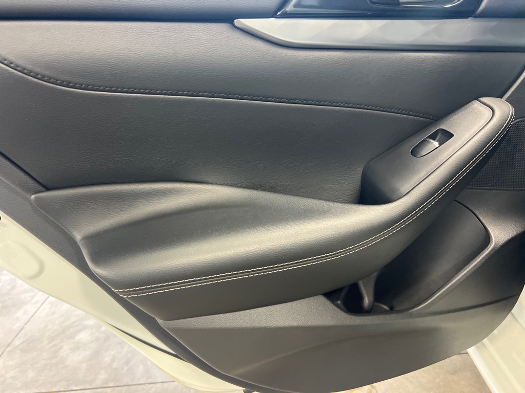 Photo 12 of this NISSAN MAXIMA