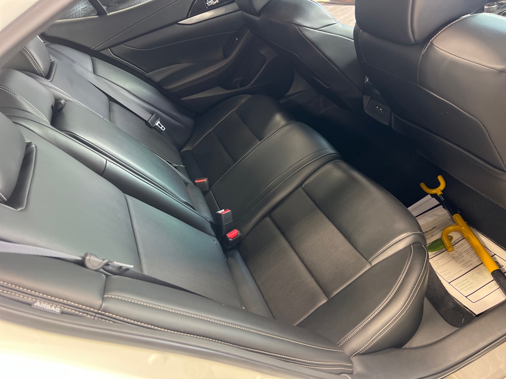 Photo 15 of this NISSAN MAXIMA