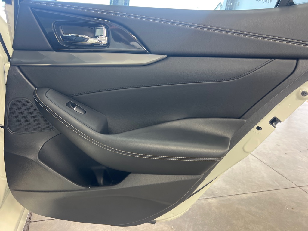 Photo 14 of this NISSAN MAXIMA