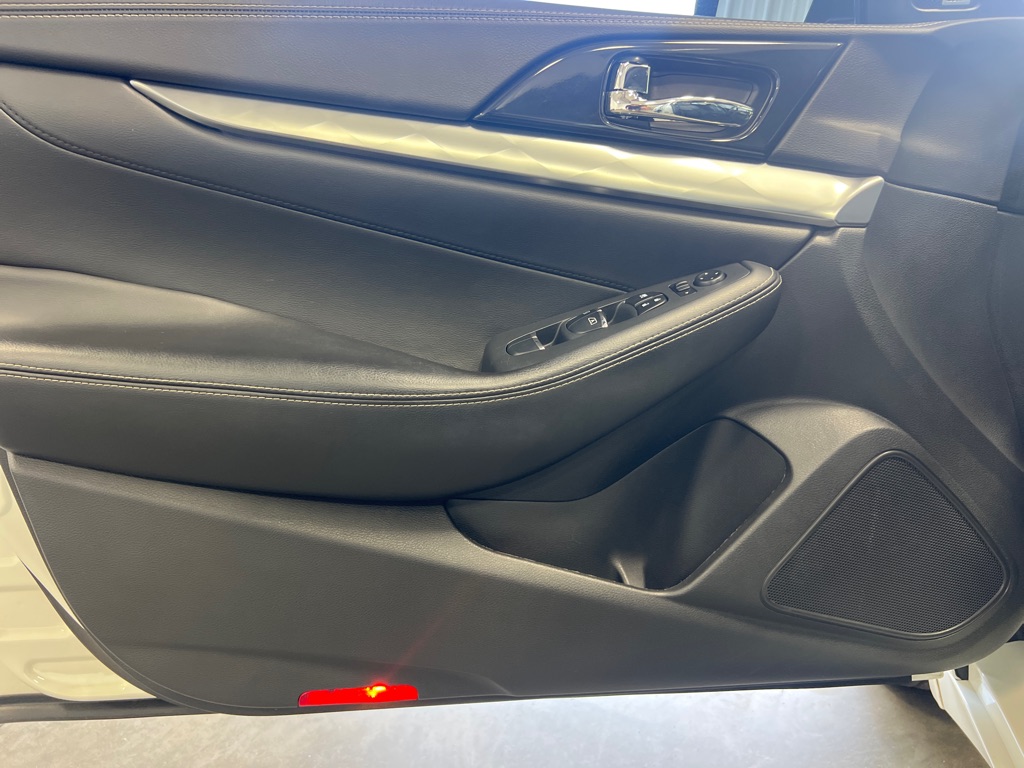 Photo 10 of this NISSAN MAXIMA