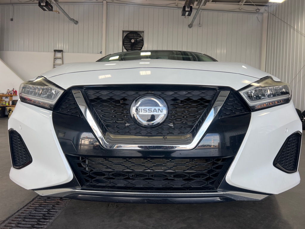 Photo 2 of this NISSAN MAXIMA