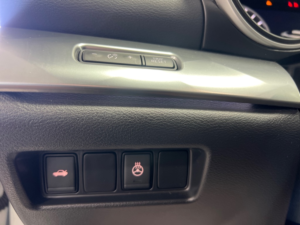 Photo 26 of this NISSAN MAXIMA