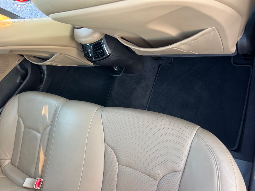 Photo 16 of this HYUNDAI AZERA
