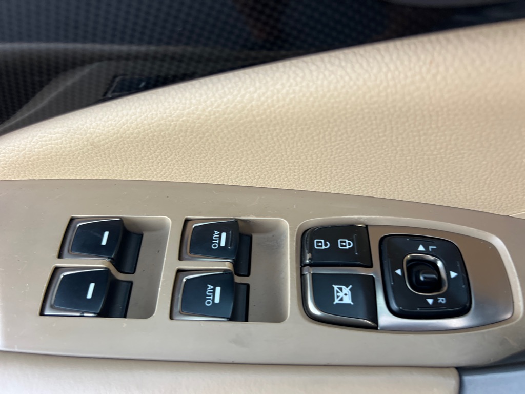 Photo 24 of this HYUNDAI AZERA