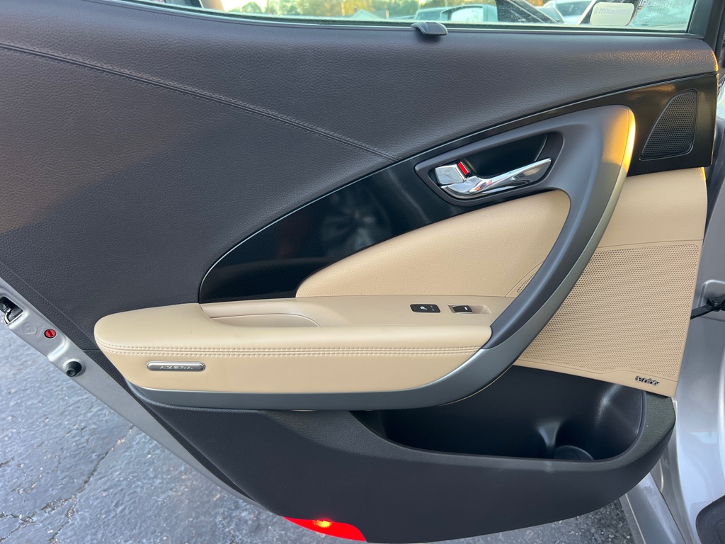 Photo 12 of this HYUNDAI AZERA