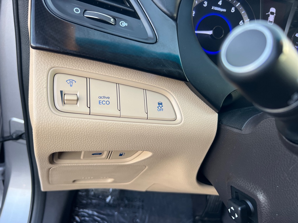 Photo 26 of this HYUNDAI AZERA