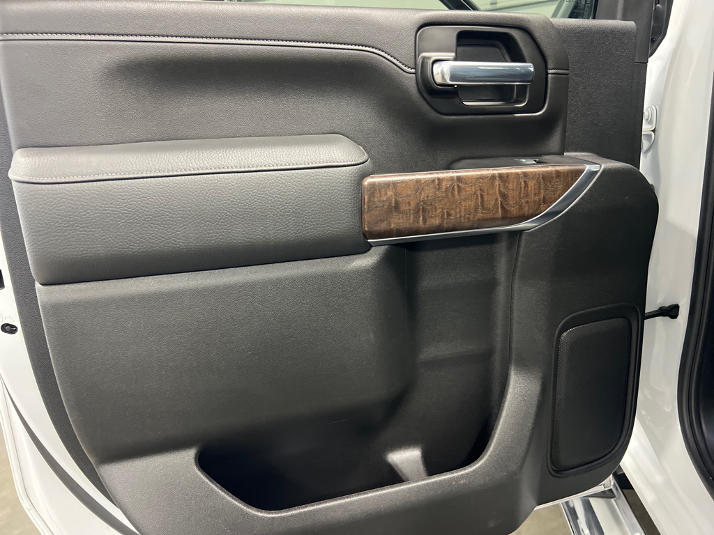 Photo 18 of this GMC SIERRA
