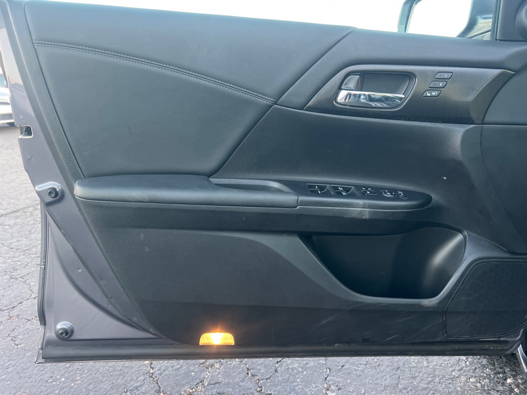 Photo 10 of this HONDA ACCORD