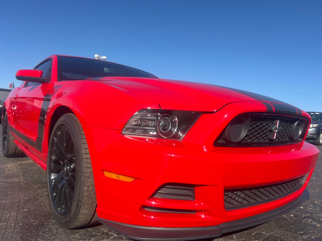 Photo 2 of this FORD MUSTANG