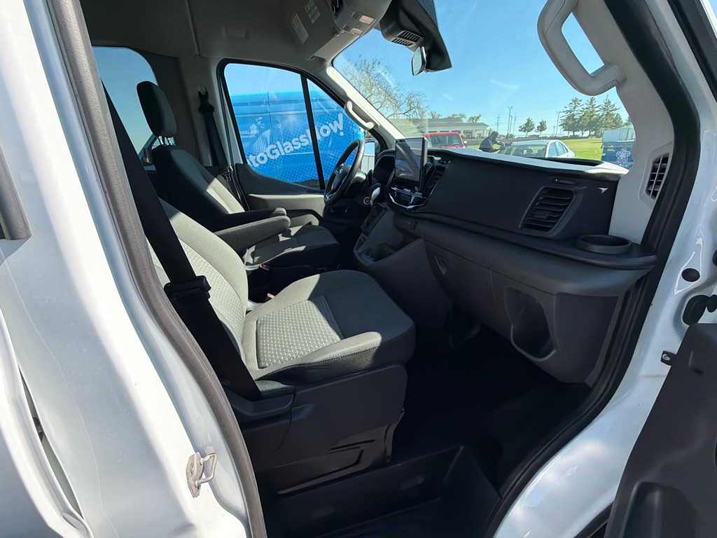 Photo 13 of this FORD TRANSIT