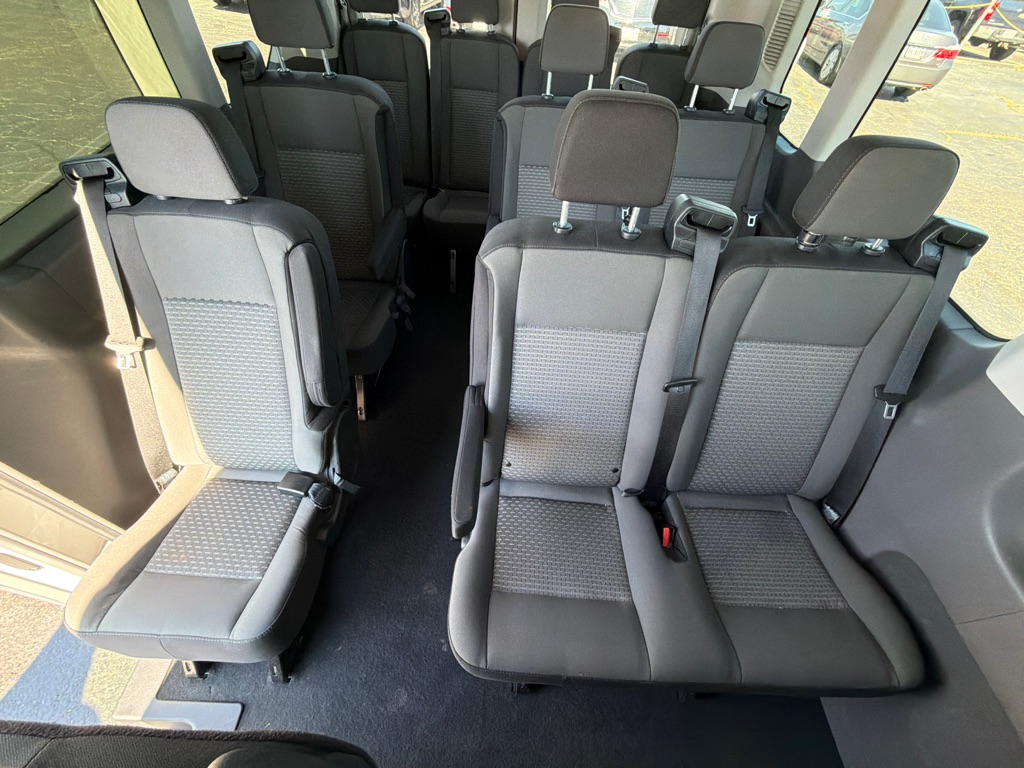 Photo 28 of this FORD TRANSIT