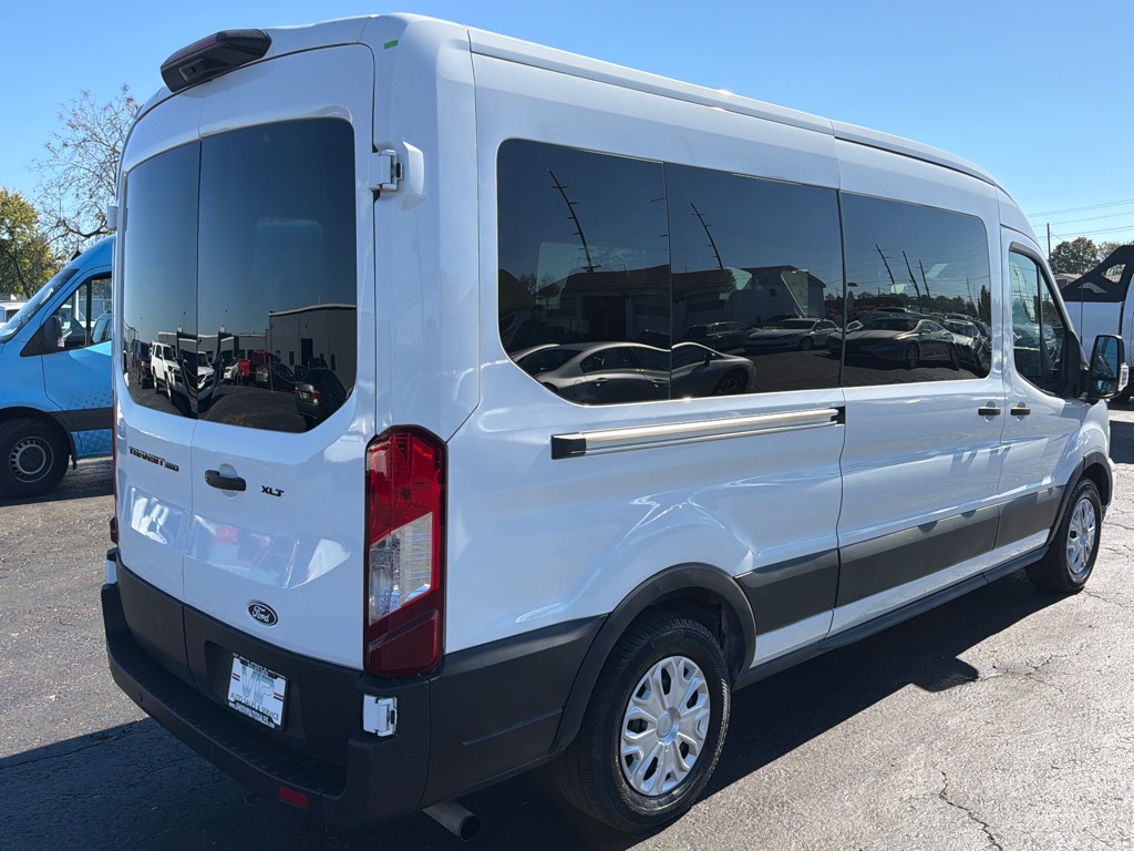 Photo 7 of this FORD TRANSIT