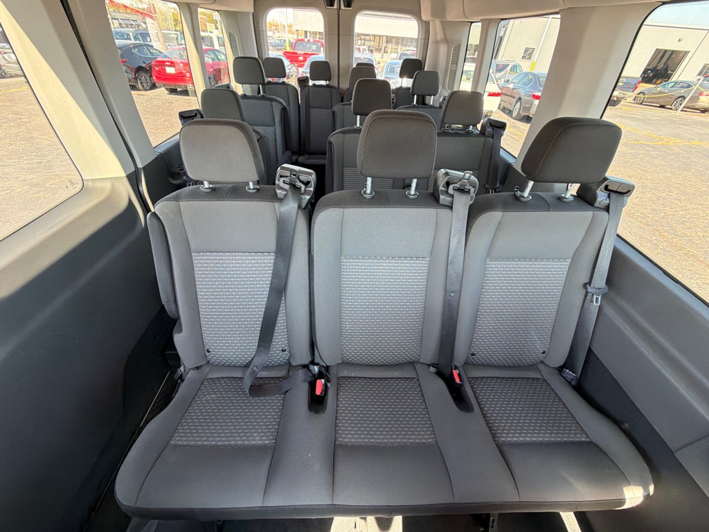 Photo 26 of this FORD TRANSIT