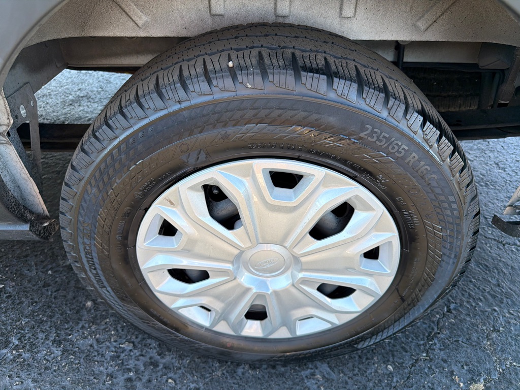 Photo 37 of this FORD TRANSIT
