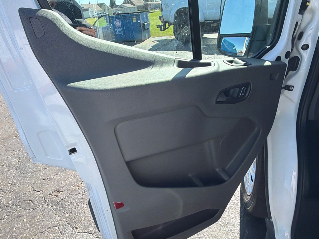Photo 11 of this FORD TRANSIT