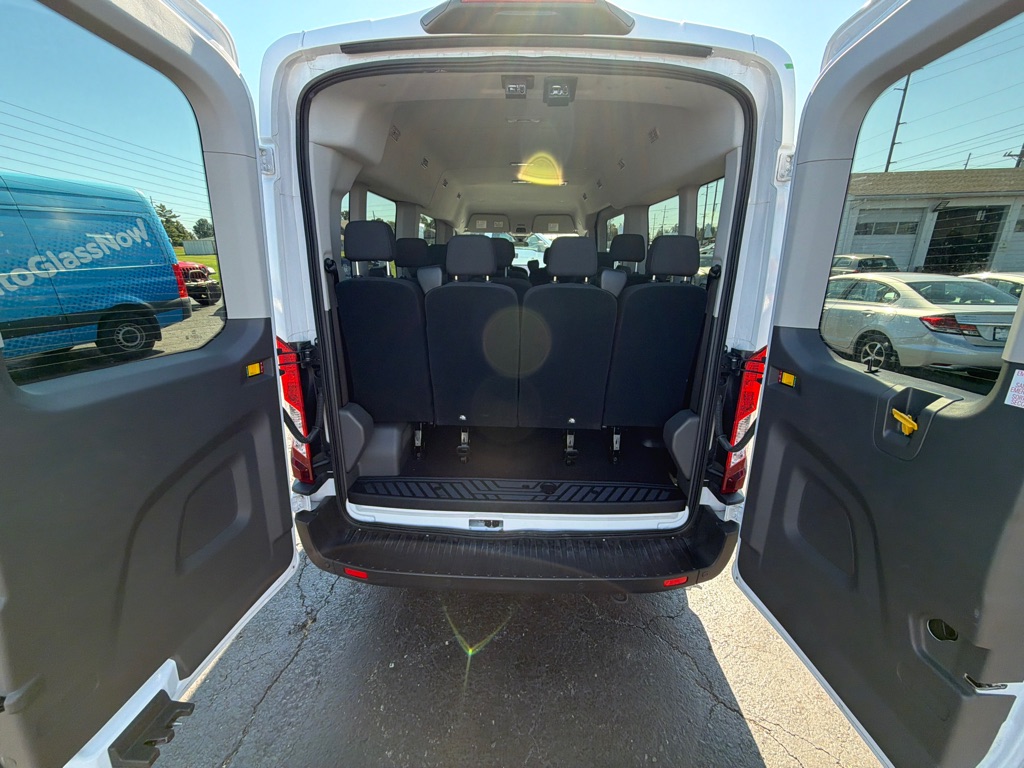 Photo 31 of this FORD TRANSIT