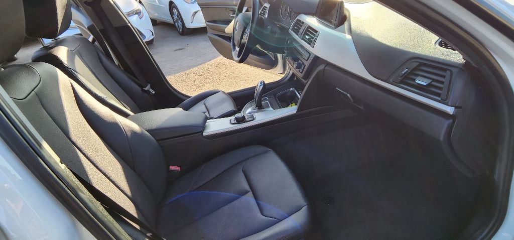 Photo 14 of this BMW 320