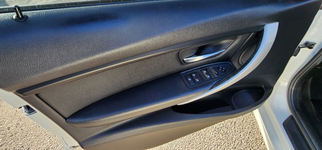 Photo 11 of this BMW 320