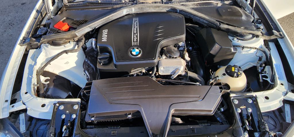 Photo 18 of this BMW 320