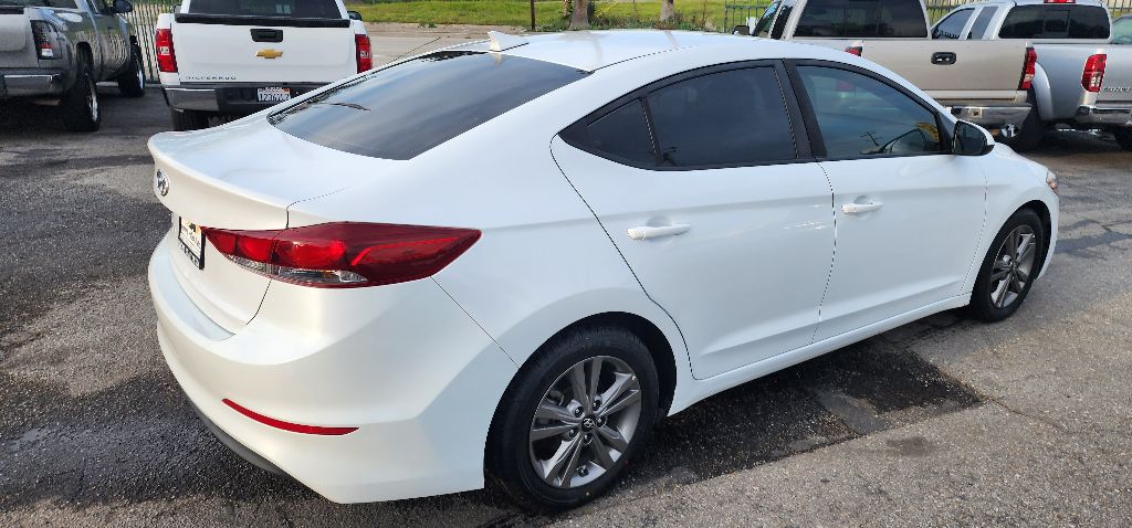 Photo 5 of this HYUNDAI ELANTRA