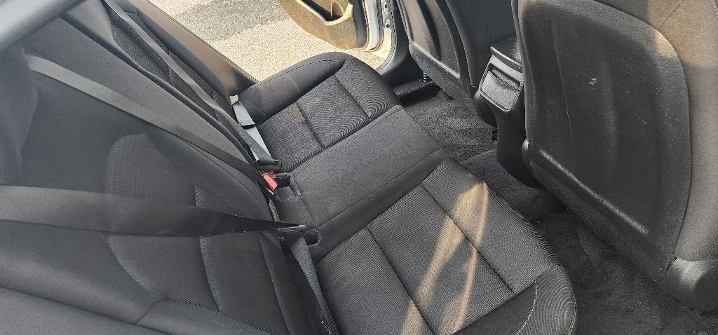 Photo 14 of this HYUNDAI ELANTRA
