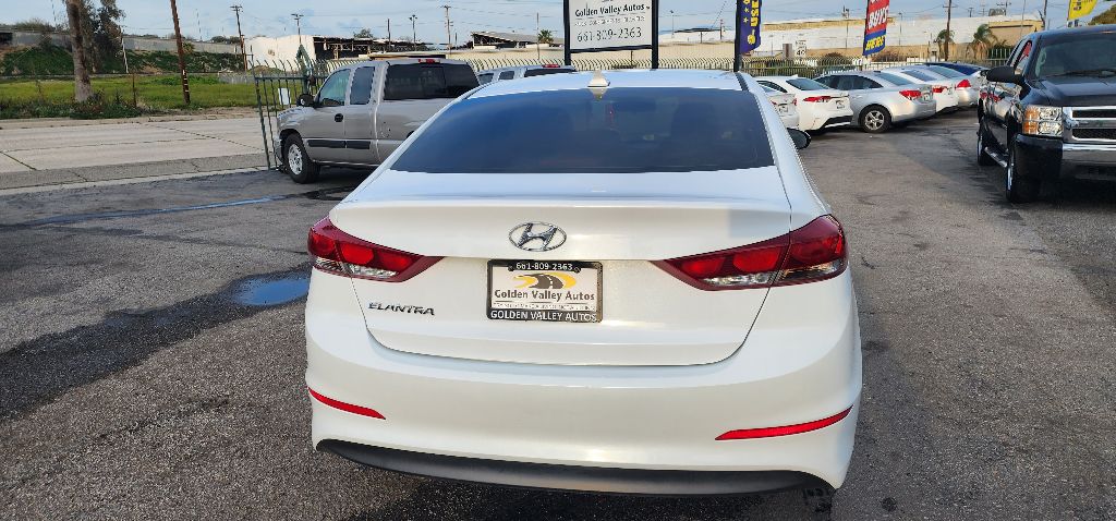Photo 4 of this HYUNDAI ELANTRA