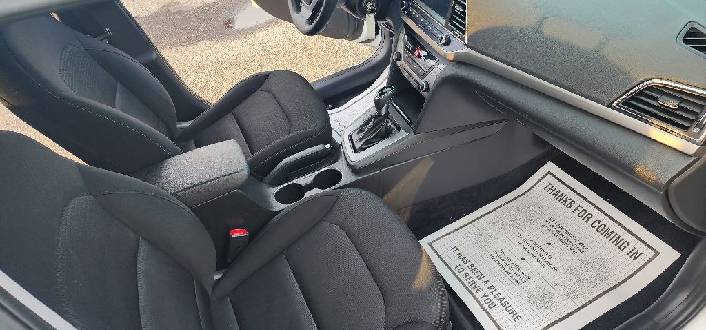 Photo 15 of this HYUNDAI ELANTRA